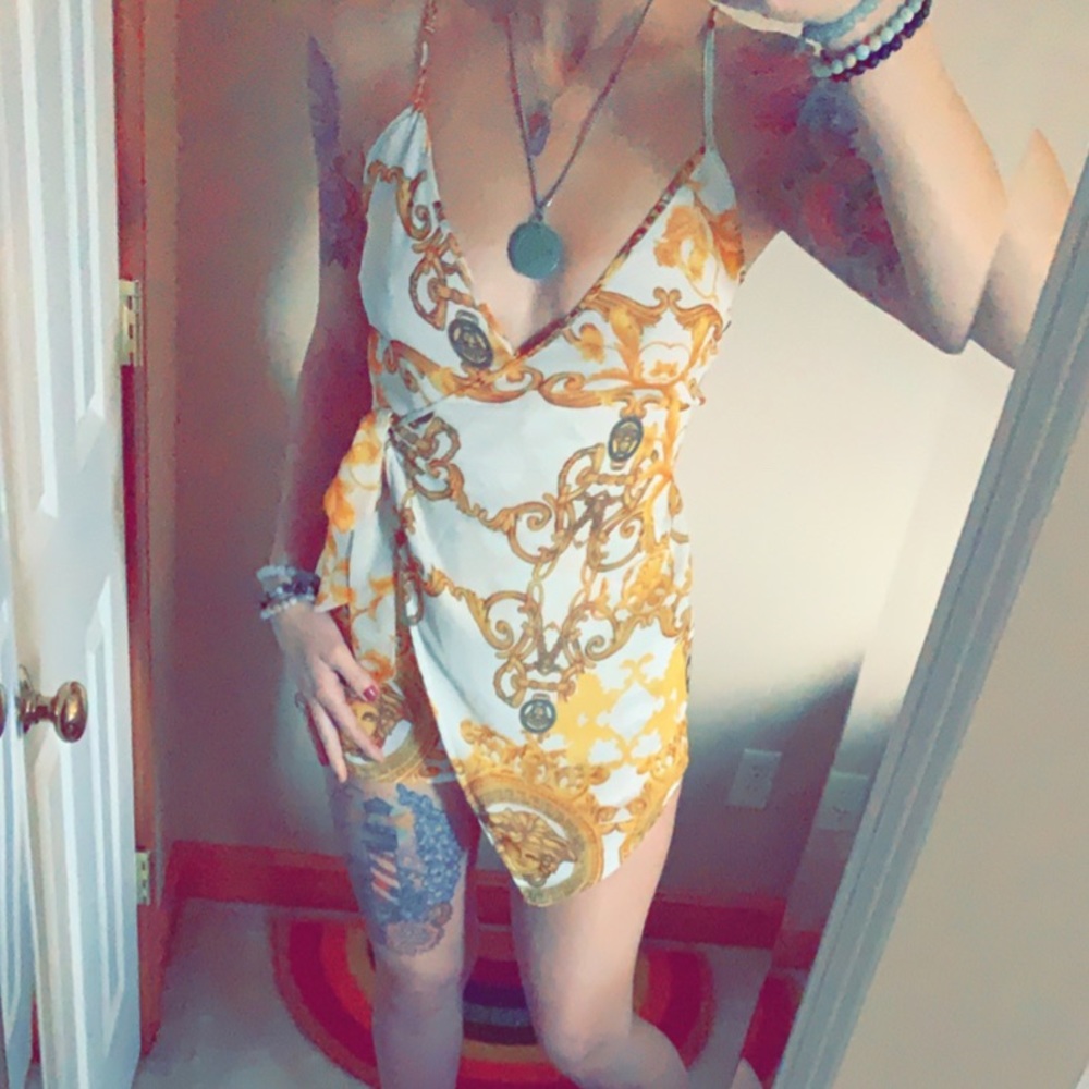 Roman Statue Romper - Picture 2 of 4